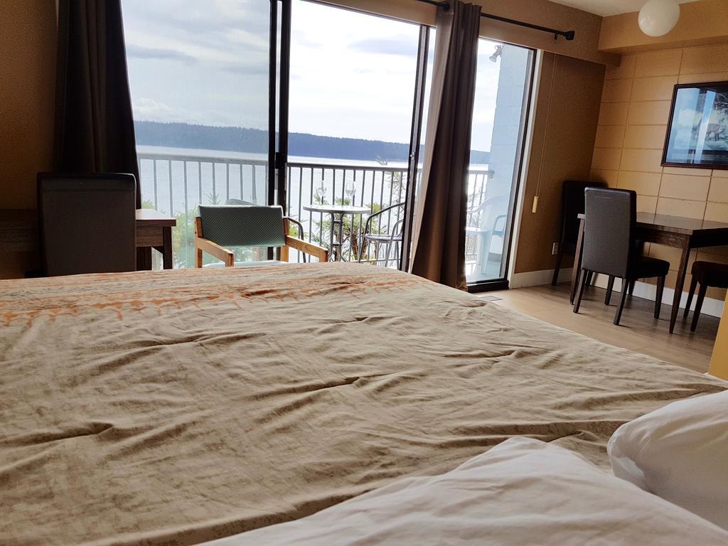 Motel Above Tide